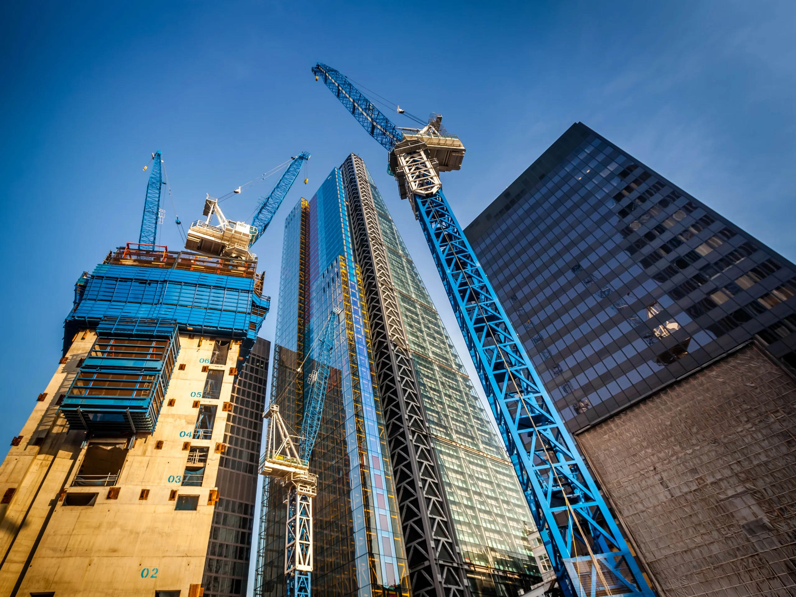 A high risk construction site in a big city.